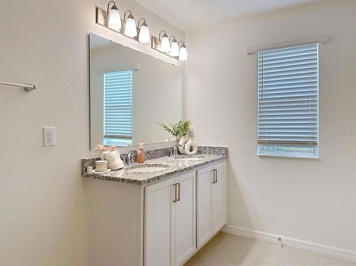 Image No.24-5 Bed Property for sale