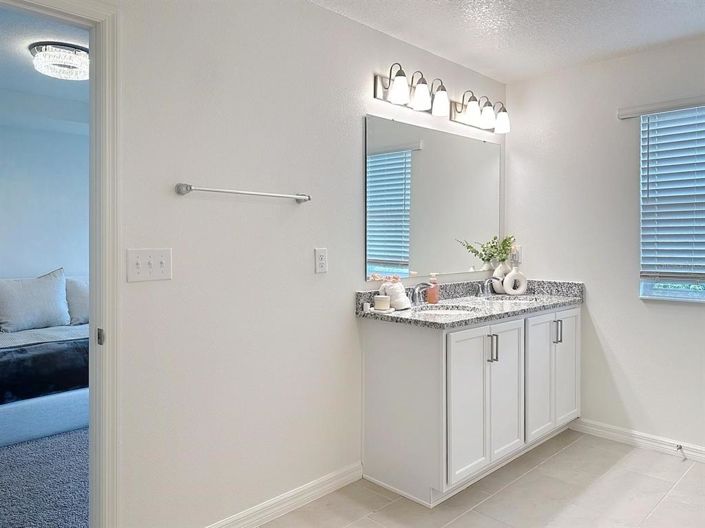 Image No.29-5 Bed Property for sale