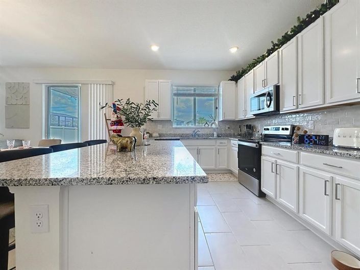 Image No.5-5 Bed Property for sale