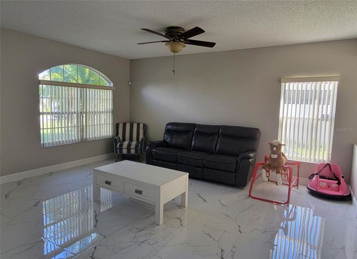 Image No.4-4 Bed Property for sale