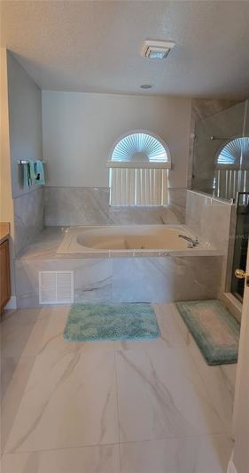 Image No.8-4 Bed Property for sale