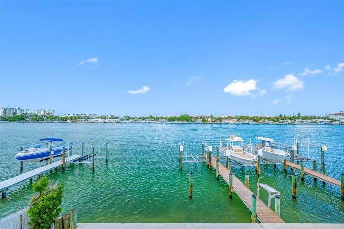 Image No.17-4 Bed Townhouse for sale