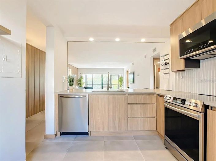 Image No.11-2 Bed Property for sale