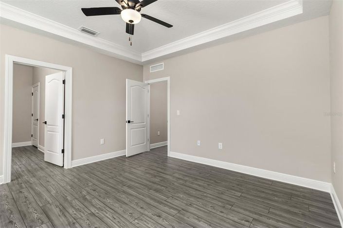 Image No.4-6 Bed Property for sale