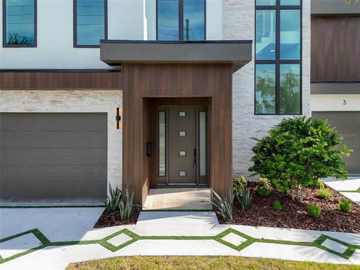 Image No.10-4 Bed Property for sale