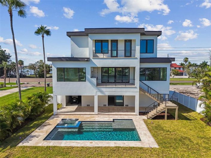 Image No.11-4 Bed Property for sale