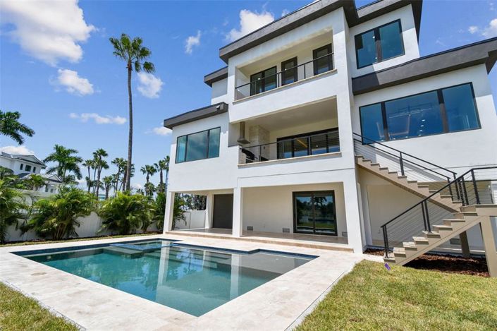 Image No.12-4 Bed Property for sale