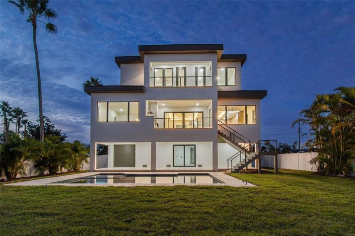 Image No.13-4 Bed Property for sale