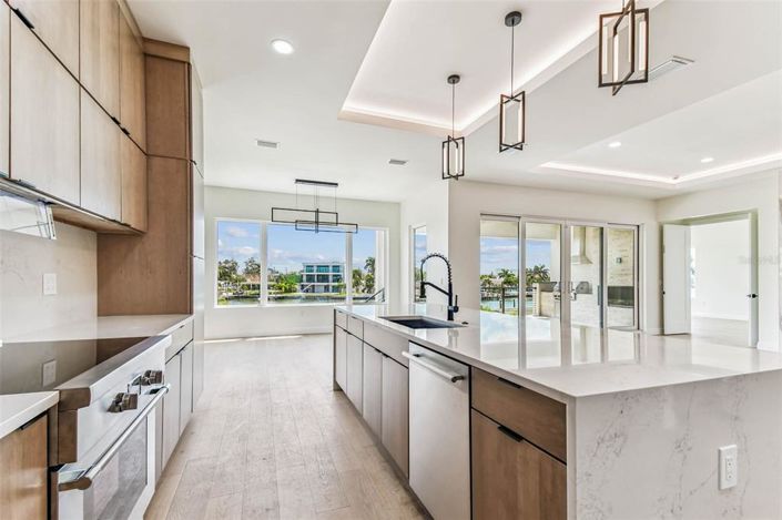 Image No.36-4 Bed Property for sale