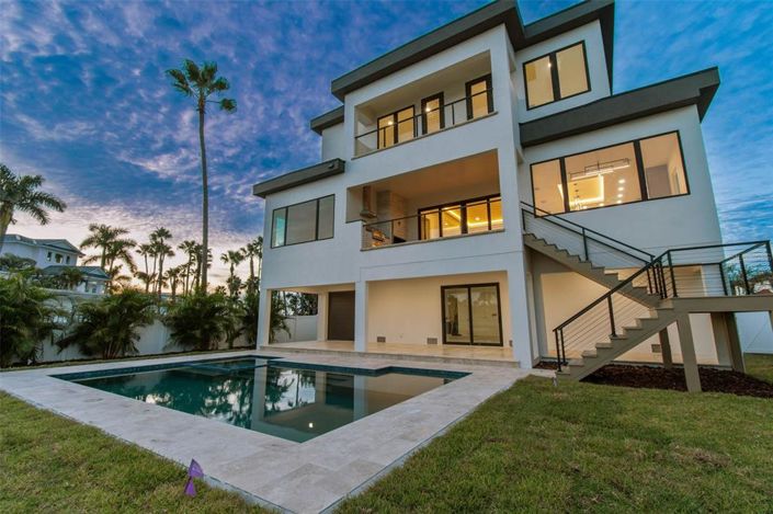 Image No.4-4 Bed Property for sale