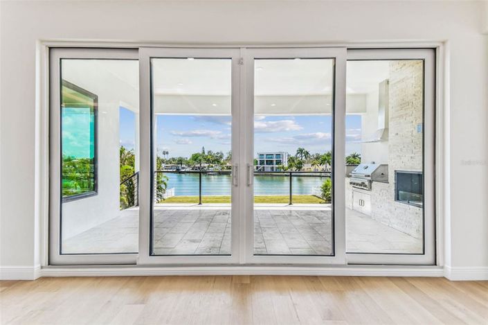 Image No.43-4 Bed Property for sale