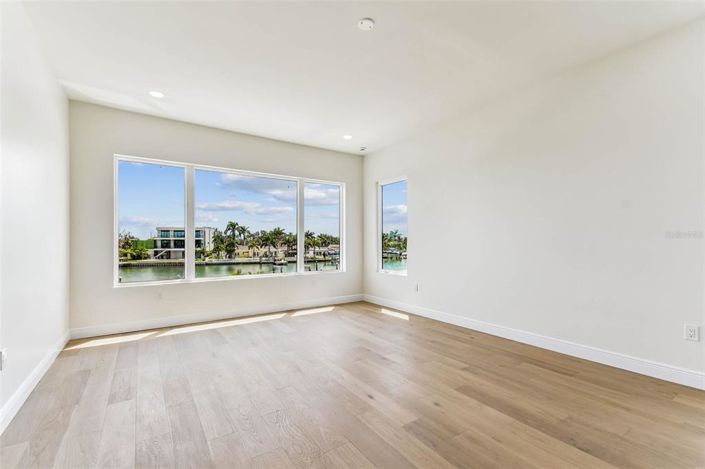 Image No.48-4 Bed Property for sale