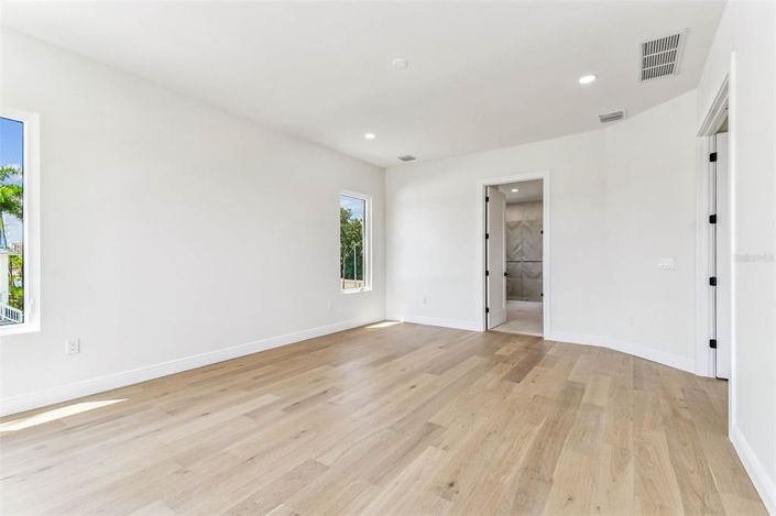 Image No.50-4 Bed Property for sale