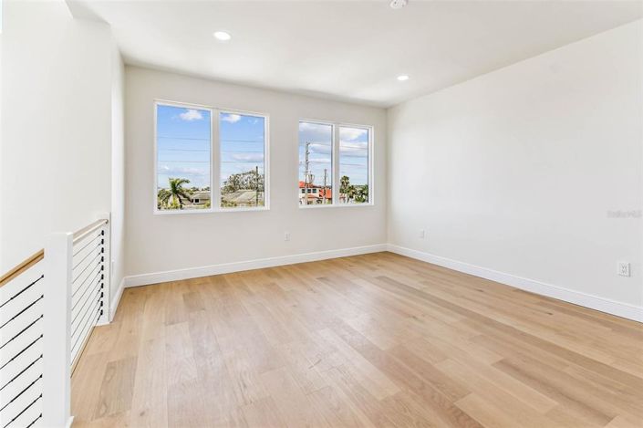 Image No.63-4 Bed Property for sale