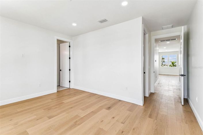 Image No.70-4 Bed Property for sale