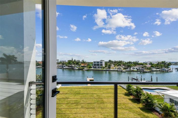 Image No.72-4 Bed Property for sale