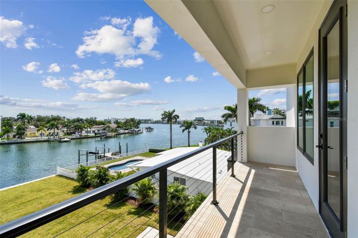 Image No.77-4 Bed Property for sale