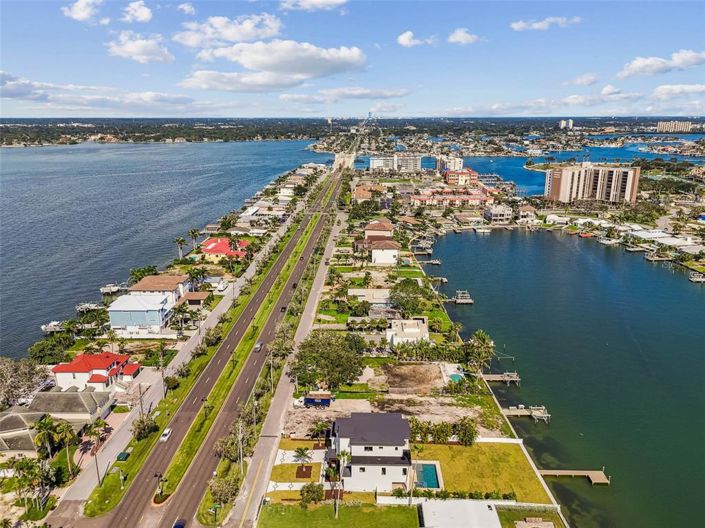 Image No.83-4 Bed Property for sale