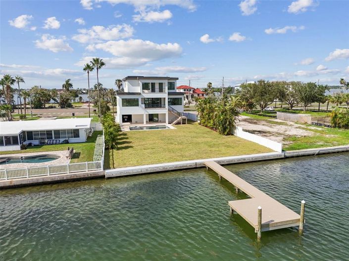 Image No.87-4 Bed Property for sale