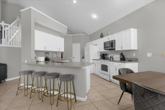 Image No.10-5 Bed Property for sale