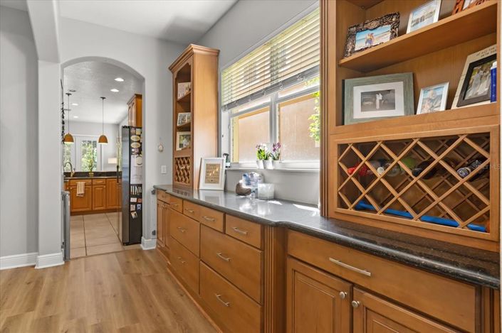 Image No.10-4 Bed Property for sale