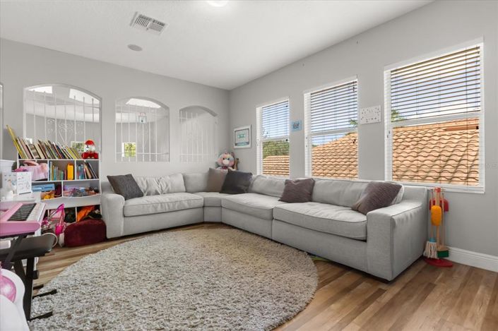 Image No.26-4 Bed Property for sale