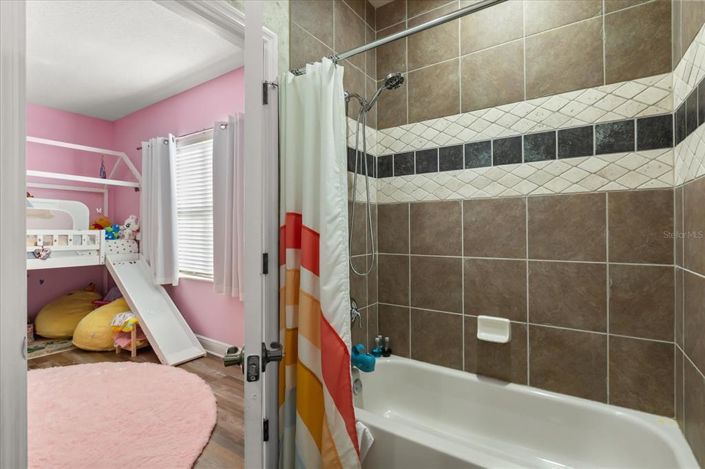 Image No.33-4 Bed Property for sale