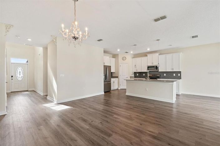 Image No.4-4 Bed Property for sale