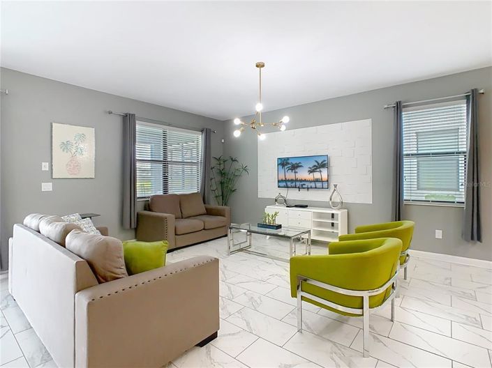 Image No.12-8 Bed Property for sale