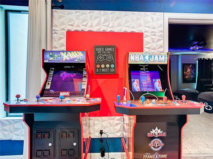 Image No.18-8 Bed Property for sale