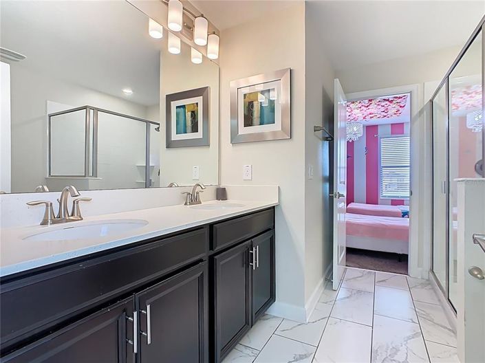 Image No.27-8 Bed Property for sale