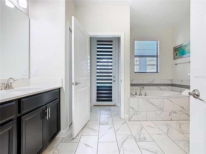 Image No.42-8 Bed Property for sale