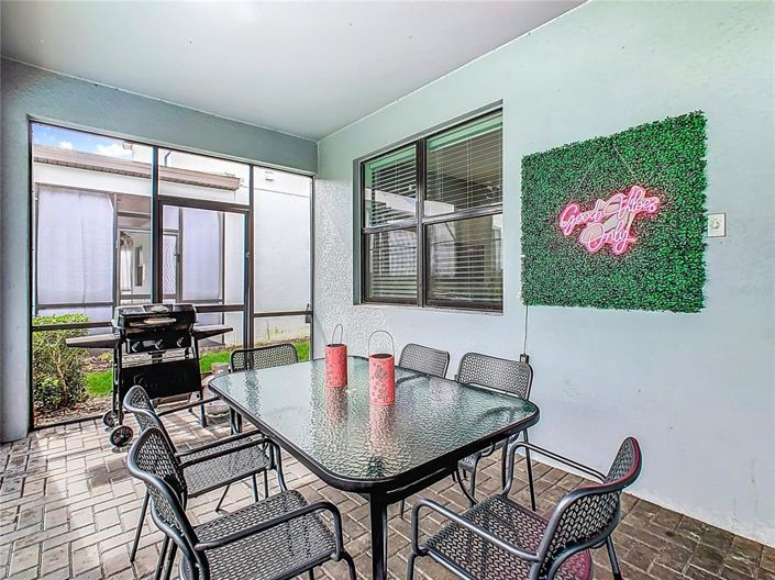 Image No.52-8 Bed Property for sale