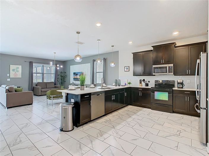 Image No.9-8 Bed Property for sale