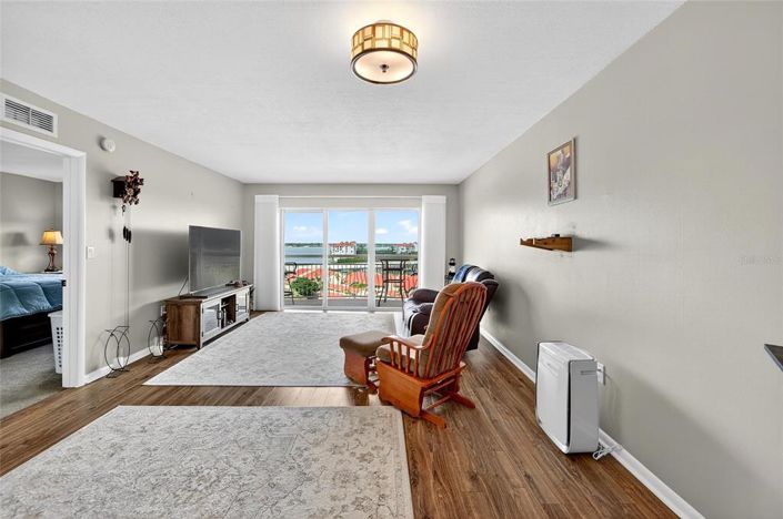 Image No.16-1 Bed Property for sale