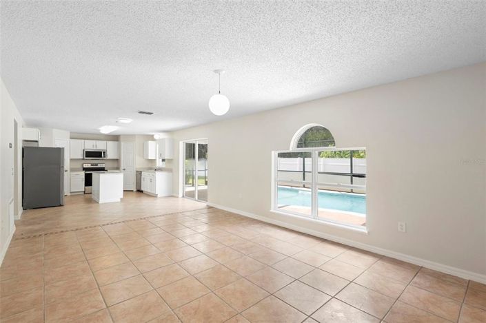 Image No.17-5 Bed Property for sale