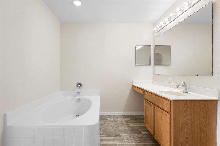 Image No.24-5 Bed Property for sale