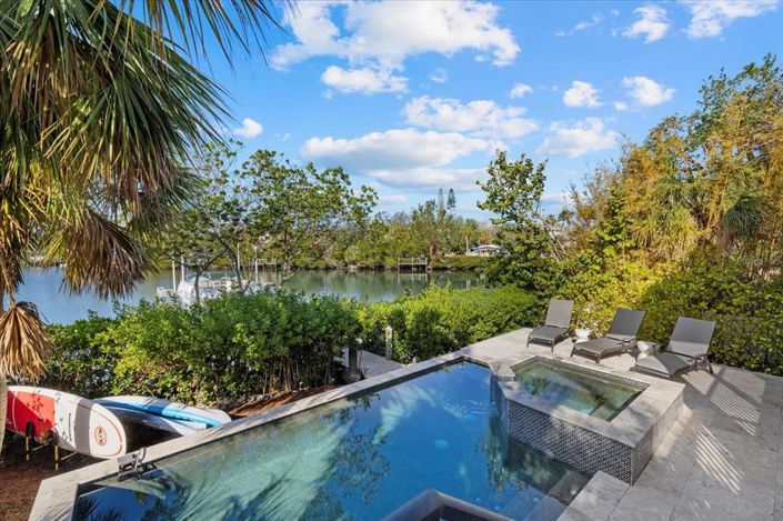 Image No.17-5 Bed Property for sale