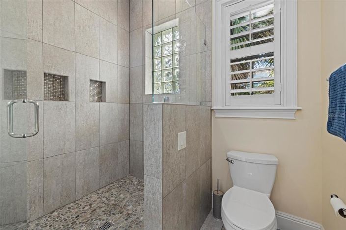 Image No.26-5 Bed Property for sale