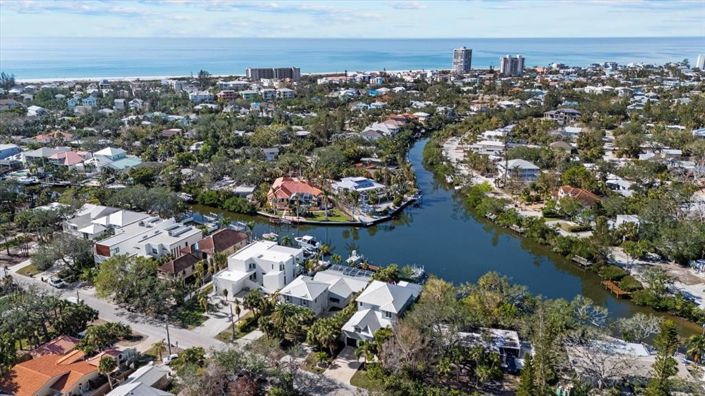 Image No.55-5 Bed Property for sale