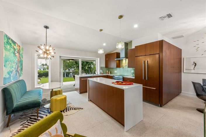 Image No.11-3 Bed Property for sale