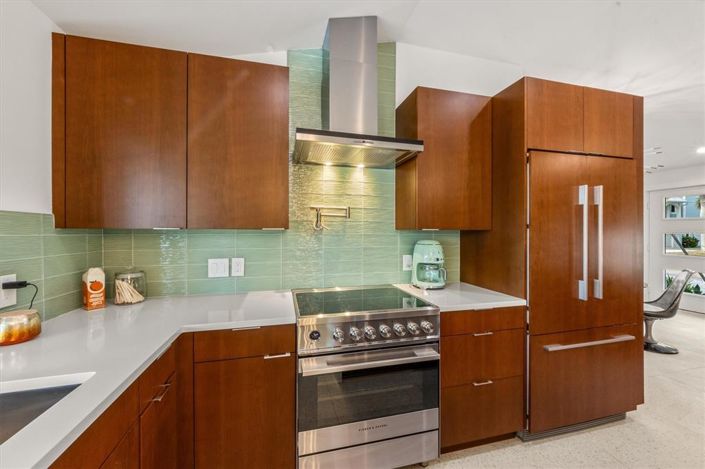 Image No.13-3 Bed Property for sale