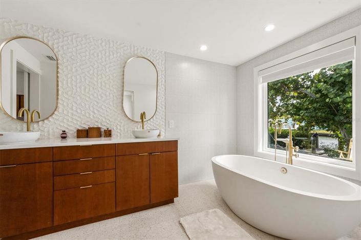 Image No.23-3 Bed Property for sale