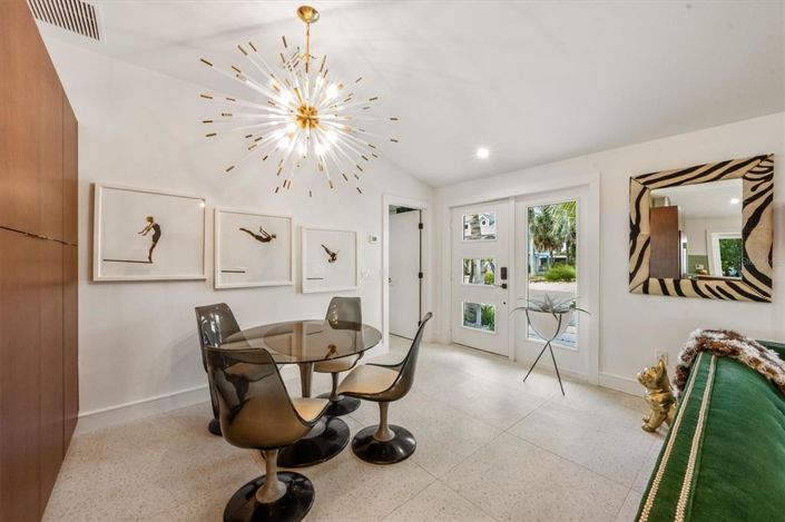 Image No.8-3 Bed Property for sale