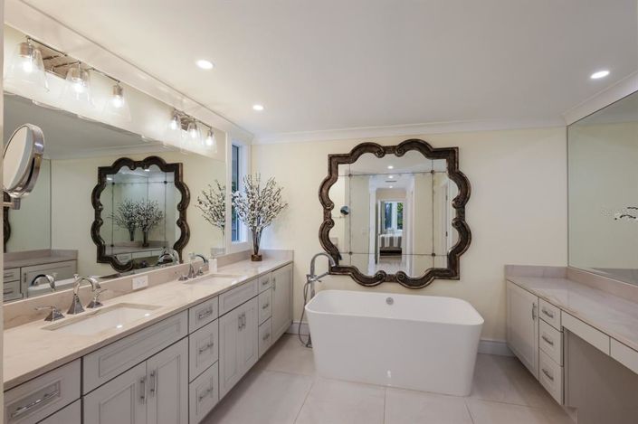 Image No.30-4 Bed Property for sale