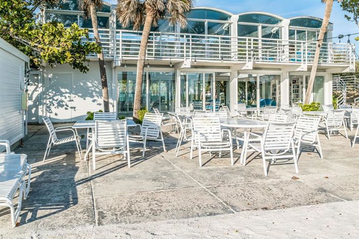 Image No.67-4 Bed Property for sale