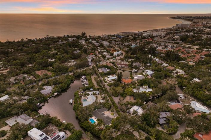 Image No.71-4 Bed Property for sale