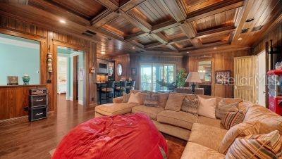 Image No.52-6 Bed Property for sale