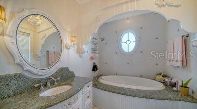 Image No.62-6 Bed Property for sale