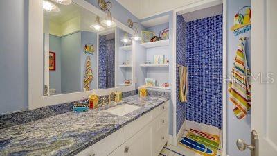 Image No.71-6 Bed Property for sale